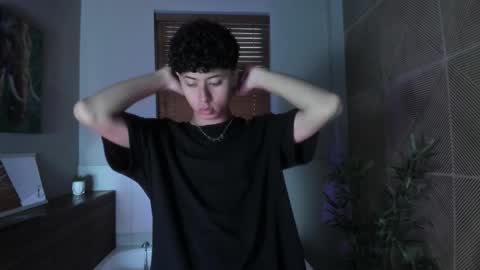 noah_dupont_ online show from 10-04-25, 11:52