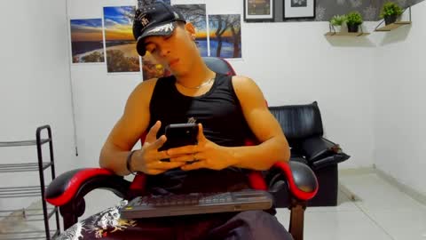 noah_flynn1 online show from 09-17-25, 04:03