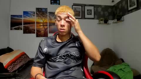 noah_flynn1 online show from 09-30-25, 04:50