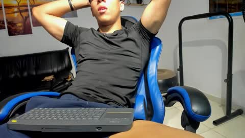 Snapshot of noah_flynn1 chatting on 11-21-25, 06:45 noah_flynn1 online show from 11-21-25, 06:45