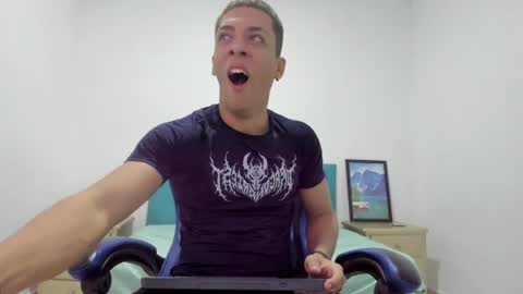 noah_flynn1 online show from 04-06-26, 08:04