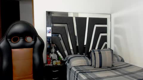 Noah Harris01 online show from 10-23-25, 11:57