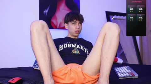 Snapshot of noah_loveboy chatting on 12-29-24, 12:23 Noah online show from 12-29-24, 12:23