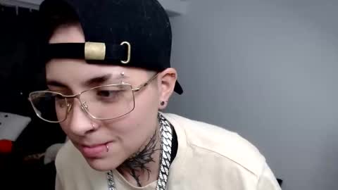 noah hehim    online show from 12-06-24, 02:13