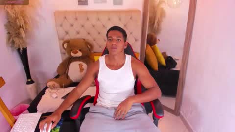 N O AH - S T H O  N E online show from 01-19-26, 03:10