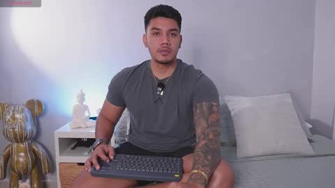 Snapshot of noahavery_ chatting on 01-15-26, 09:51 Noah Avery online show from 01-15-26, 09:51