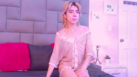 Noah   online show from 12-22-25, 12:02