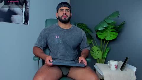 Snapshot of noahcrux chatting on 02-06-26, 01:36 Noah online show from 02-06-26, 01:36