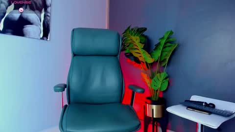 Snapshot of noahcrux chatting on 03-05-26, 07:54 Noah online show from 03-05-26, 07:54