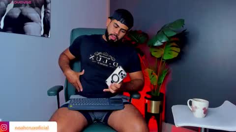 Snapshot of noahcrux chatting on 03-07-26, 10:18 Noah online show from 03-07-26, 10:18