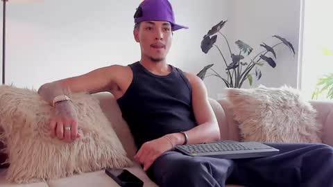 Snapshot of noahdaviss chatting on 05-12-26, 07:33 noahdaviss online show from 05-12-26, 07:33