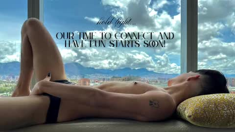 Snapshot of noahh_th03 chatting on 09-11-25, 01:49 Noah online show from 09-11-25, 01:49