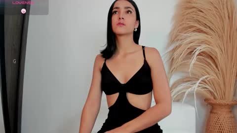 Snapshot of noami_rose chatting on 12-21-25, 08:27 Noami Rose online show from 12-21-25, 08:27