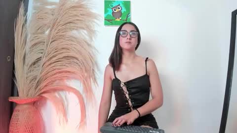 Snapshot of noami_rose chatting on 02-11-26, 11:43 Noami Rose online show from 02-11-26, 11:43