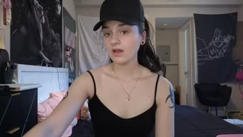 Snapshot of noelle1229 chatting on 06-12-26, 06:18 Noelle online show from 06-12-26, 06:18