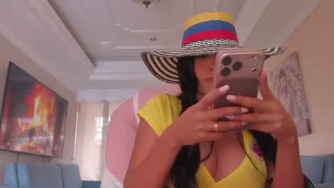  In instagram dayhannanoemi online show from 06-17-26, 03:35