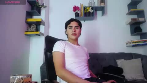 Snapshot of noha_roux chatting on 05-29-26, 12:25 noha online show from 05-29-26, 12:25