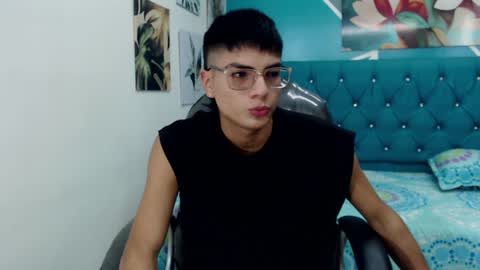 Snapshot of noha_scott chatting on 01-26-25, 10:46 Noha Scott online show from 01-26-25, 10:46