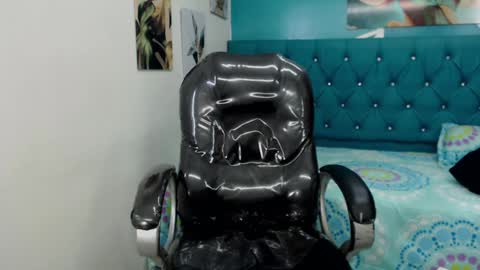 Snapshot of noha_scott chatting on 01-29-25, 01:58 Noha Scott online show from 01-29-25, 01:58