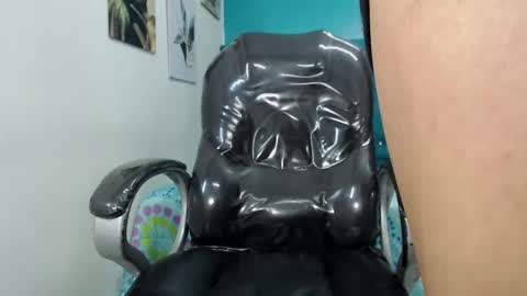 Snapshot of noha_scott chatting on 02-12-25, 01:41 Noha Scott online show from 02-12-25, 01:41