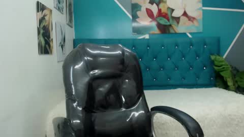 Snapshot of noha_scott chatting on 02-20-25, 10:59 Noha Scott online show from 02-20-25, 10:59