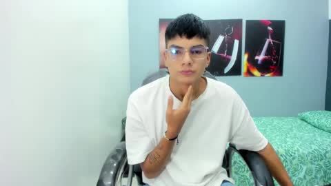 Snapshot of noha_scott chatting on 02-25-25, 10:50 Noha Scott online show from 02-25-25, 10:50