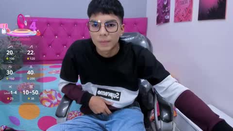 Snapshot of noha_scott chatting on 09-17-25, 10:55 Noha Scott online show from 09-17-25, 10:55