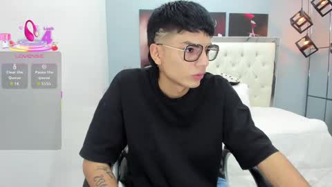 Snapshot of noha_scott chatting on 10-12-25, 10:42 Noha Scott online show from 10-12-25, 10:42