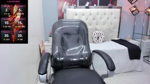 Snapshot of noha_scott chatting on 03-05-26, 11:01 Noha Scott online show from 03-05-26, 11:01