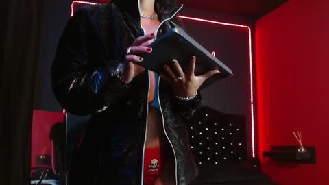 Noha Thomson online show from 10-28-25, 08:33