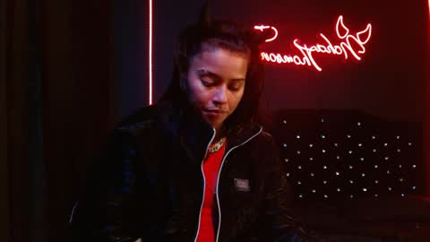 Noha Thomson online show from 04-17-26, 01:08