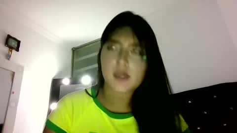Nohemi online show from 06-11-26, 04:43