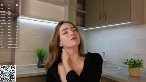 Snapshot of noirastrya chatting on 03-24-26, 06:07 Sophie online show from 03-24-26, 06:07