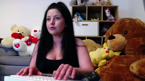 Snapshot of noirbella chatting on 05-08-26, 09:20 noirbella online show from 05-08-26, 09:20