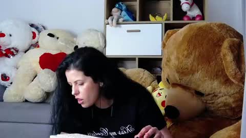 Snapshot of noirbella chatting on 05-22-26, 08:36 noirbella online show from 05-22-26, 08:36