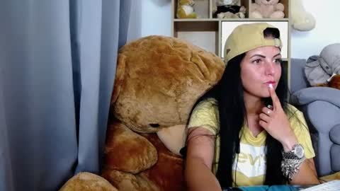 Snapshot of noirbella chatting on 07-31-26, 11:04 noirbella online show from 07-31-26, 11:04