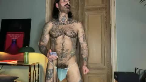 Snapshot of noisyx1976 chatting on 01-18-25, 09:13 Im here enjoy online show from 01-18-25, 09:13