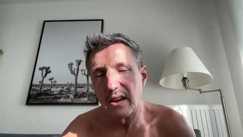 Snapshot of nolo34 chatting on 12-05-25, 12:58 nolo34 online show from 12-05-25, 12:58