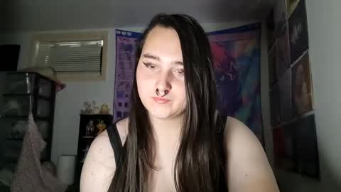 Snapshot of nonbinarybeauty20 chatting on 02-08-25, 10:19 nonbinarybeauty20 online show from 02-08-25, 10:19