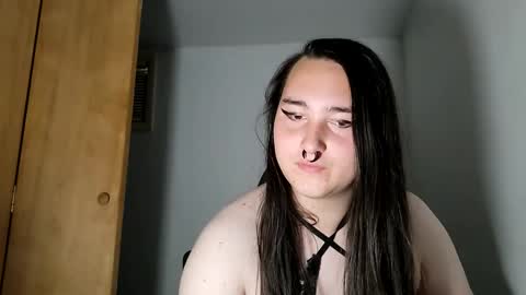 Snapshot of nonbinarybeauty20 chatting on 10-04-25, 05:33 nonbinarybeauty20 online show from 10-04-25, 05:33