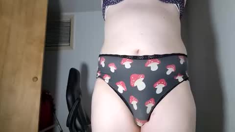 nonbinarybeauty20 online show from 11-28-25, 01:08