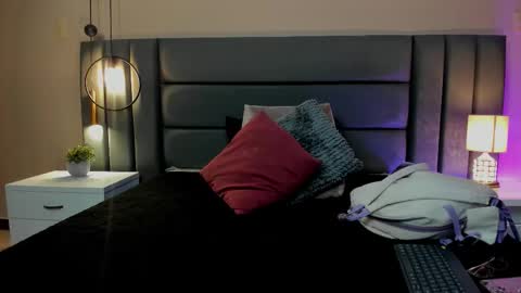 Nora Da Silva online show from 10-14-25, 01:23