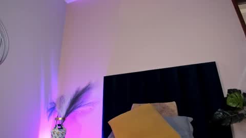 Nora Da Silva online show from 11-22-25, 01:15