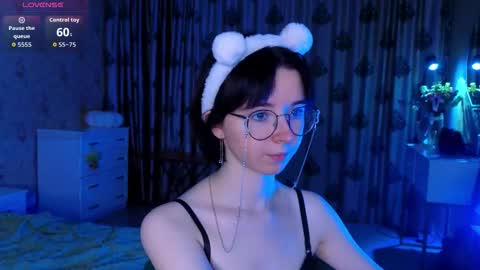 Nora Failure online show from 11-06-25, 01:45