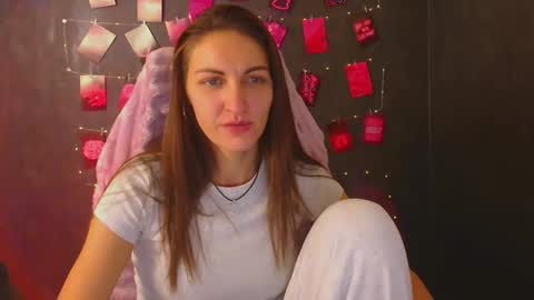 Snapshot of nora_n chatting on 10-19-25, 09:48 Nora online show from 10-19-25, 09:48