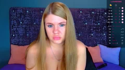 Nora online show from 10-05-25, 01:48