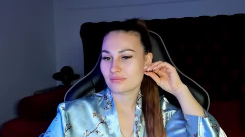 Snapshot of norafoxes chatting on 11-25-25, 05:40 NoraFoxes online show from 11-25-25, 05:40