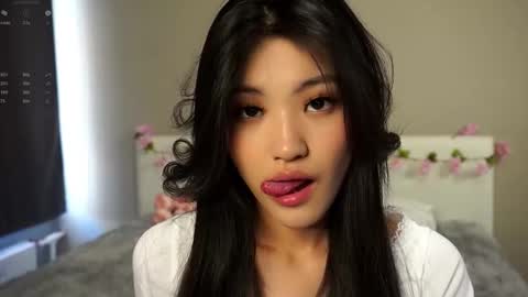Snapshot of noreenbeckey chatting on 09-12-25, 07:41 Nore online show from 09-12-25, 07:41