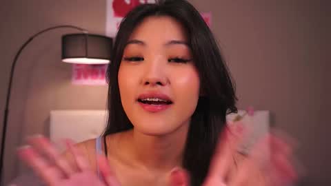 Snapshot of noreenbeckey chatting on 10-16-25, 08:26 Nore online show from 10-16-25, 08:26
