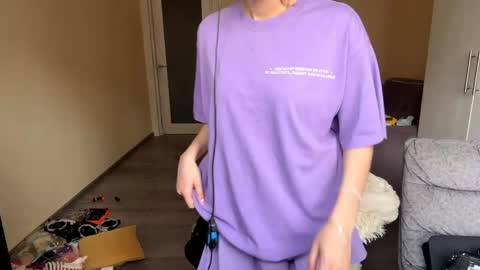 Elena online show from 04-18-26, 04:05